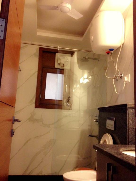 Woodpecker Service Apartments - Green Park New Delhi Bilik gambar