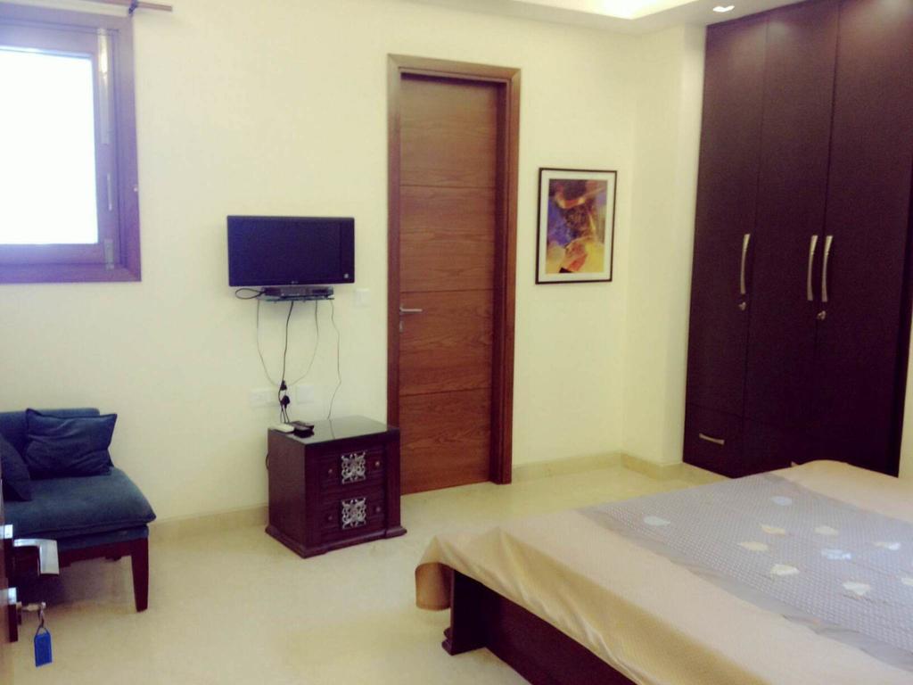 Woodpecker Service Apartments - Green Park New Delhi Luaran gambar