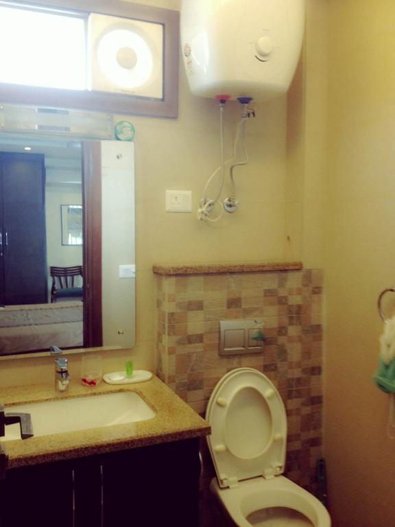 Woodpecker Service Apartments - Green Park New Delhi Luaran gambar