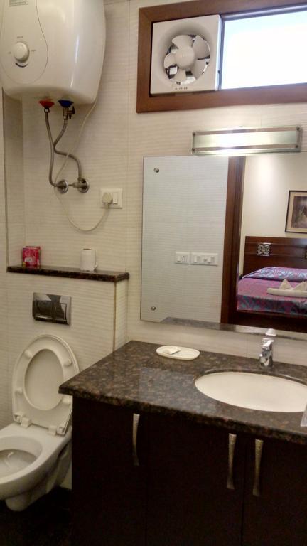Woodpecker Service Apartments - Green Park New Delhi Luaran gambar
