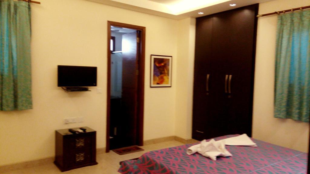 Woodpecker Service Apartments - Green Park New Delhi Luaran gambar